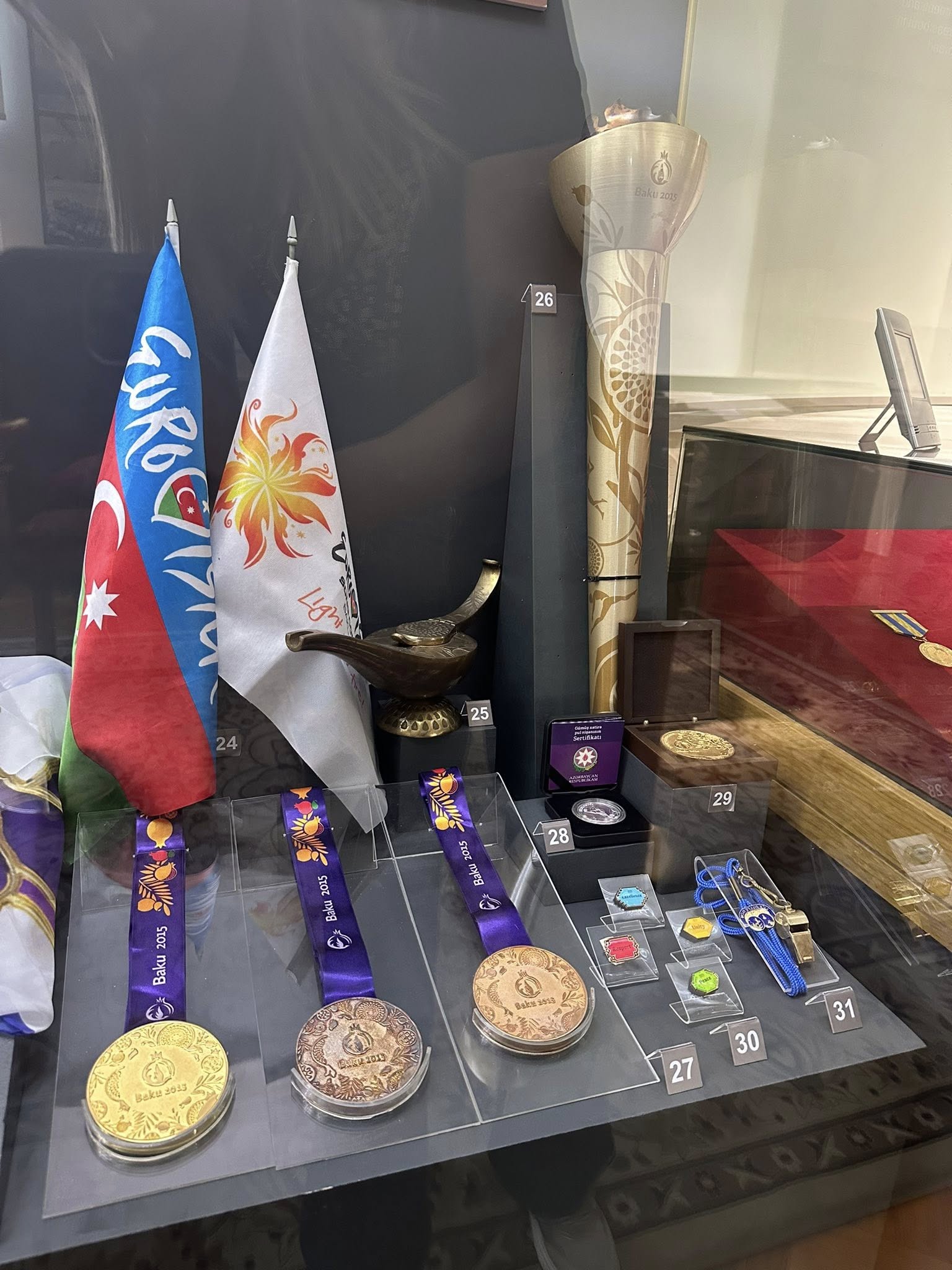 Hicran Şərifovun “Qızıl fit” mükafatı Tarix Muzeyində sərgilənir - FOTO